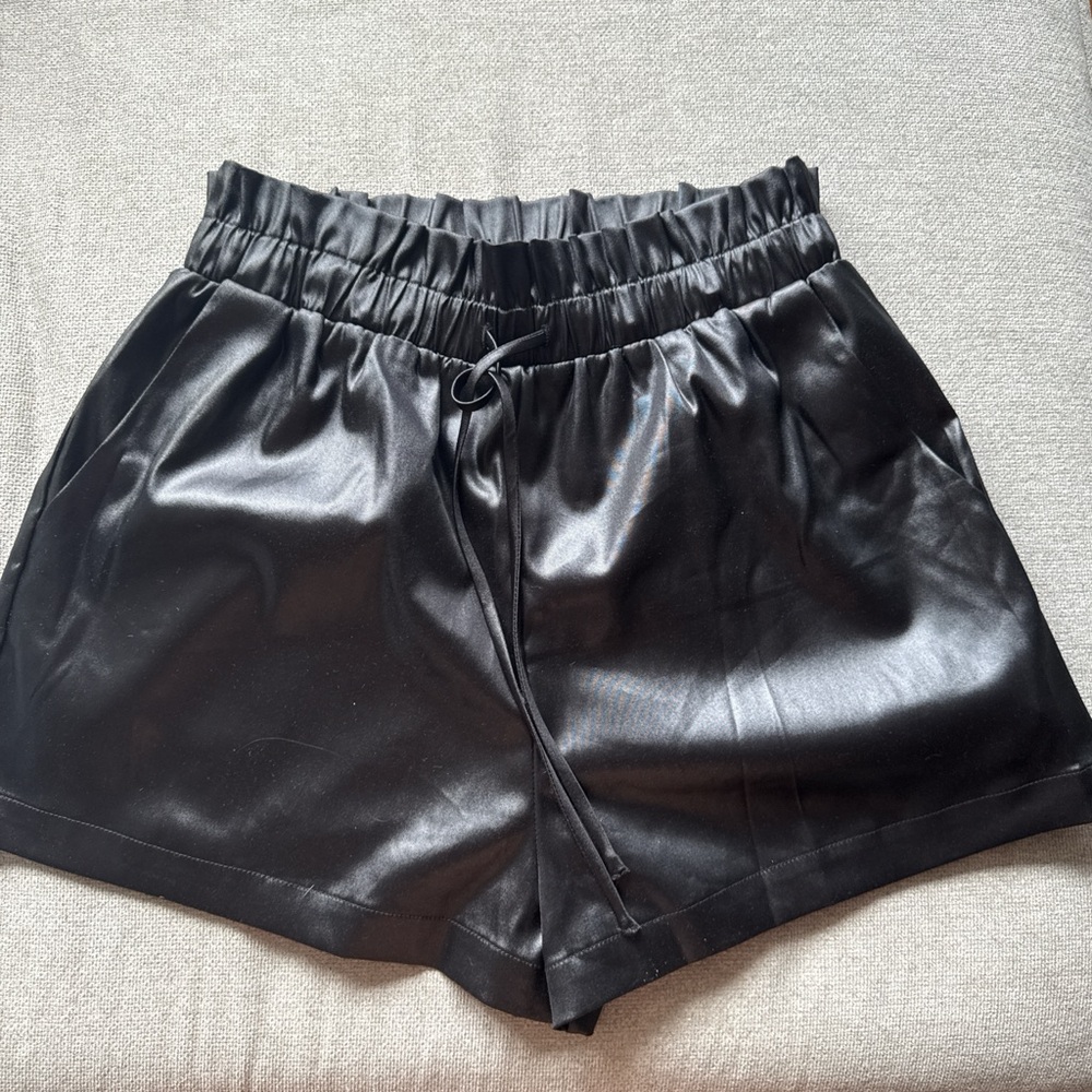 Black satin faux leather look Women's Shorts